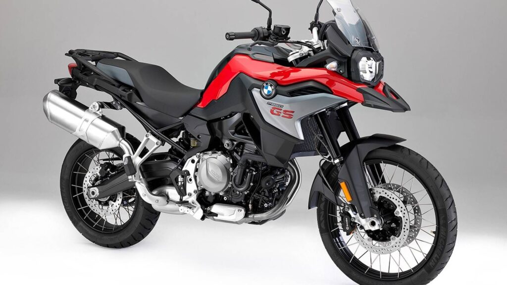 Lateral da BMW F 750 GS 2025.