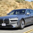 BMW i7 2025 na estrada.