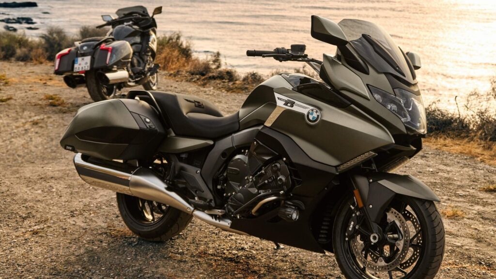 BMW K 1600 B 2025 na diagonal.