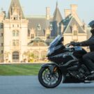 BMW K 1600 B 2025 perto de mansão