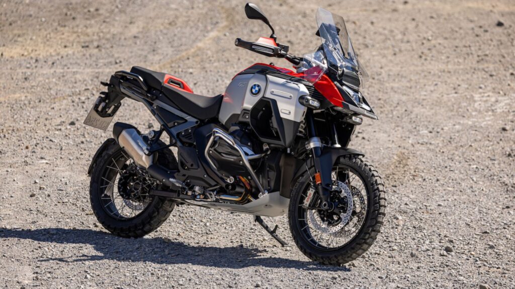 Lateral da BMW R 1250 GS 2025.