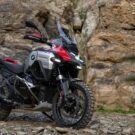 BMW R 1250 GS Adventure 2025 na diagonal.