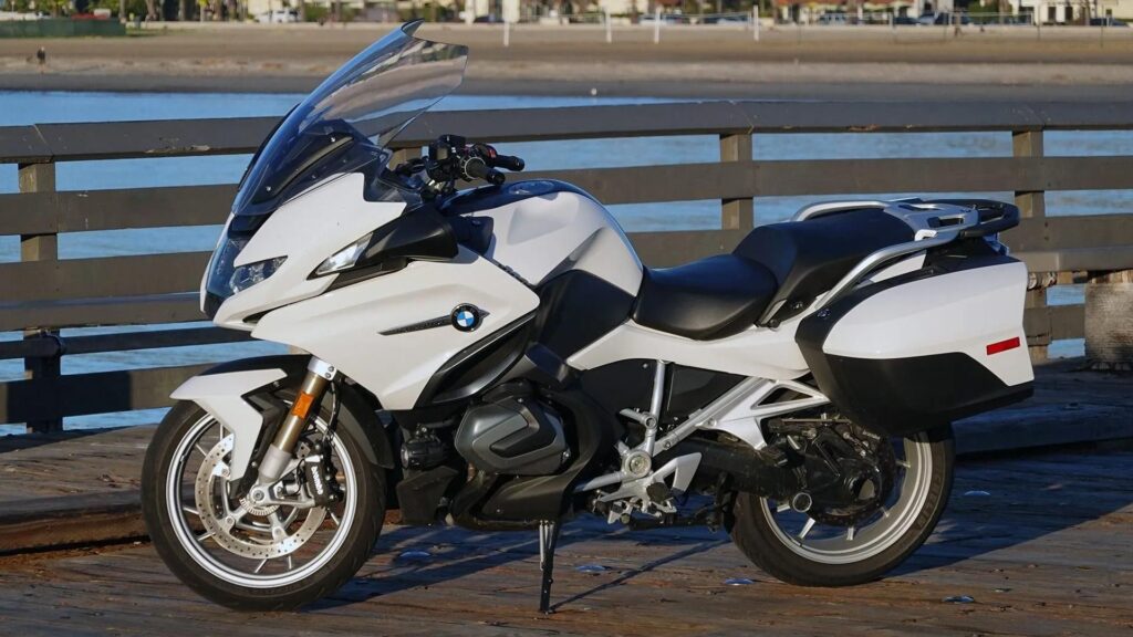 Lateral da BMW R 1250 RT 2025.
