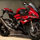 Lateral da BMW S 1000 RR 2025.