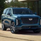 Dianteira do Cadillac Escalade 2025.