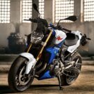 Dianteira da BMW F 900 R 2025.