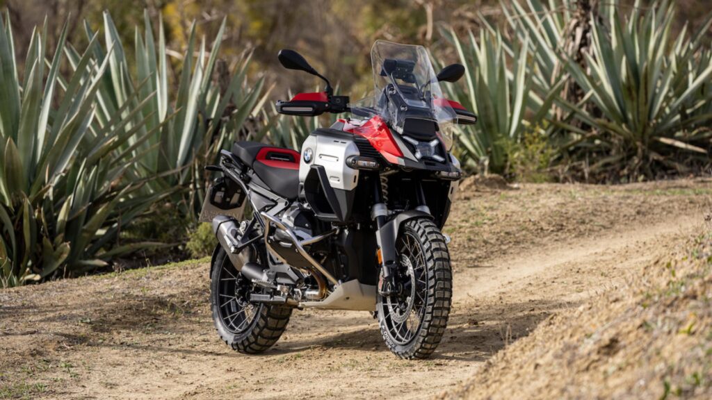 Dianteira da BMW R 1250 GS 2025.