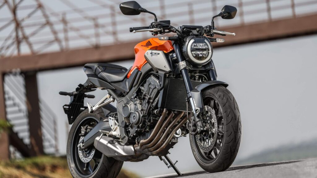 Dianteira da Honda CB 650R 2025.