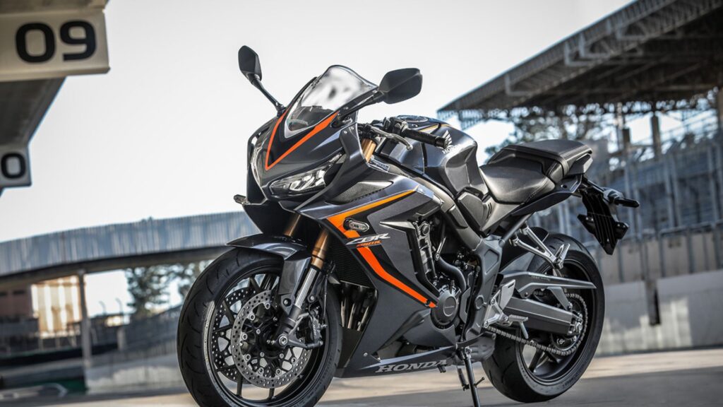 Dianteira da Honda CBR 650R 2025.