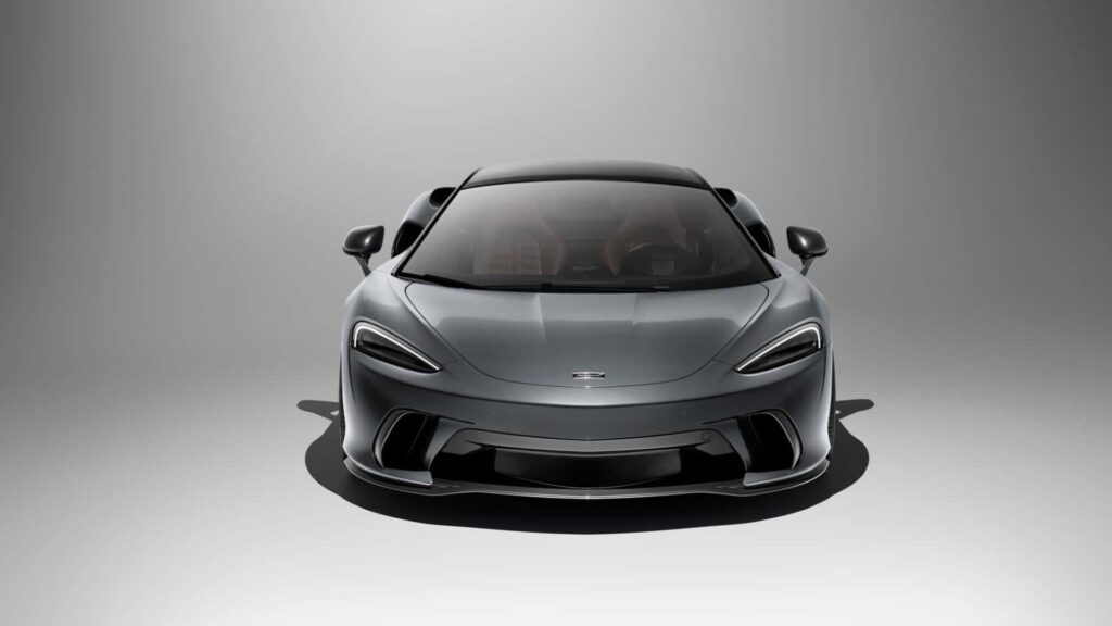 Dianteira da McLaren GTS 2025.