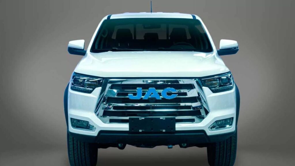 Dianteira do Jac iEV-330P 2025.