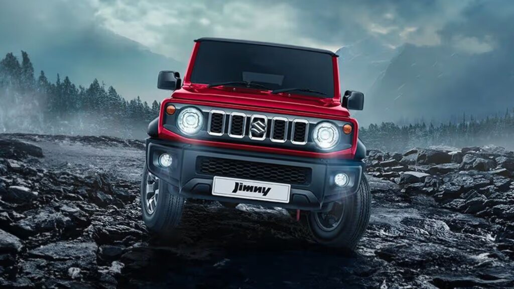 Dianteira do Suzuki Jimni Sierra 2025 vermelho.