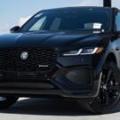 Dianteira do Jaguar F-Pace 2025.