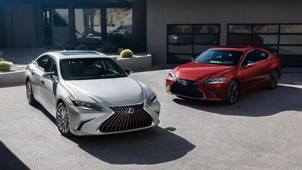 Dois Lexus ES 2025.