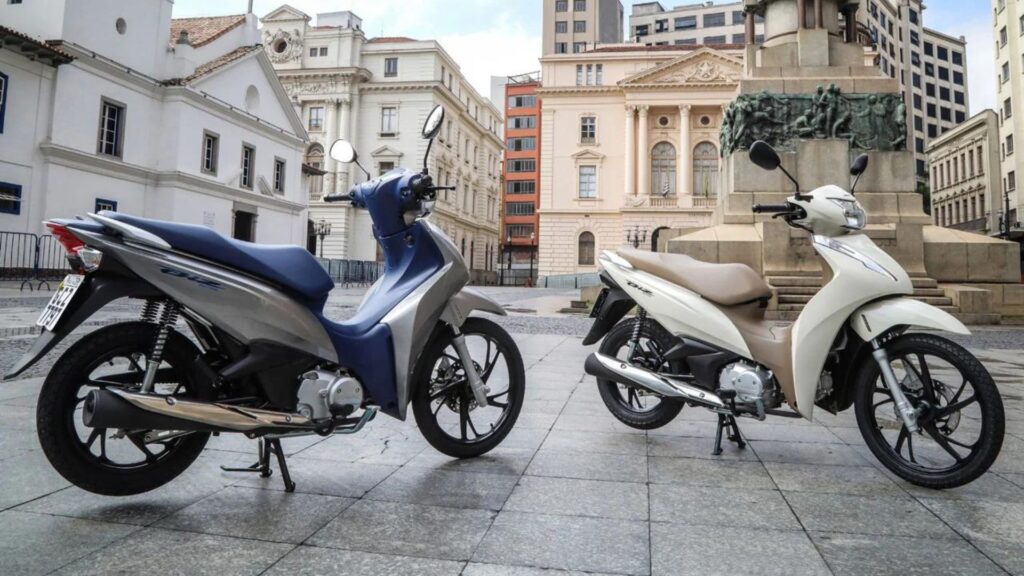 Duas Honda Biz 2025.