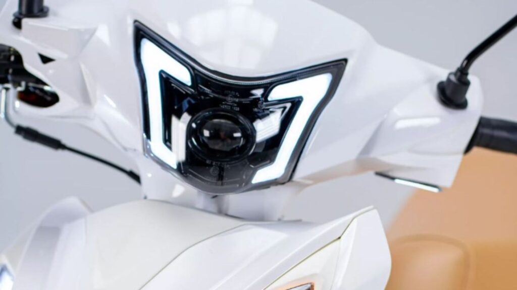 Farol da Shineray RIO 125 EFI 2025.