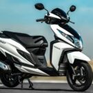 Honda Elite 125 2025 na diagonal.