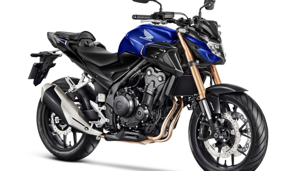 Honda CB 500F 2025 azul em fundo branco.