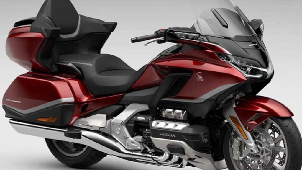 Honda GL 1800 Gold Wing Tour 2025 vermelha.