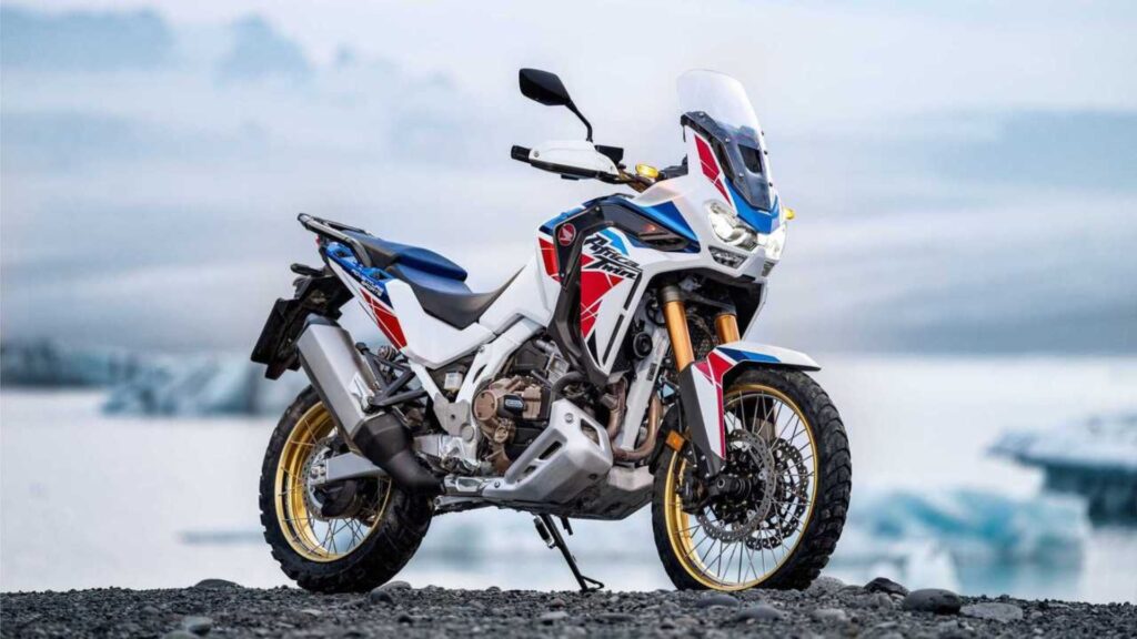 Honda CRF 1100L Africa Twin 2025 na diagonal.