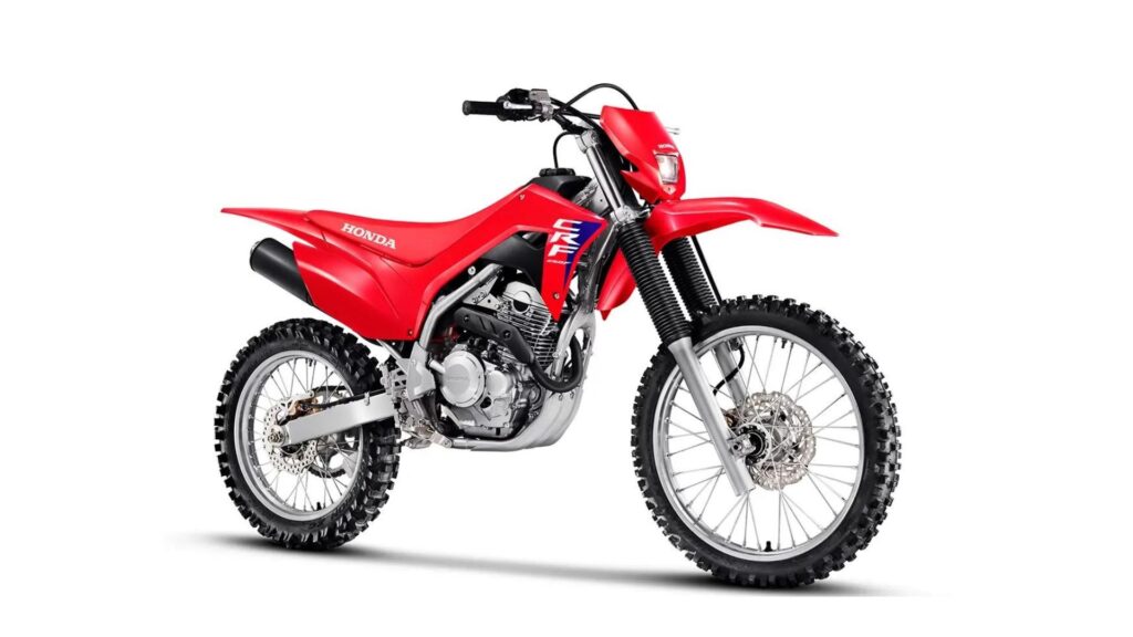 Honda CRF 250F 2025 vermelha em fundo branco.