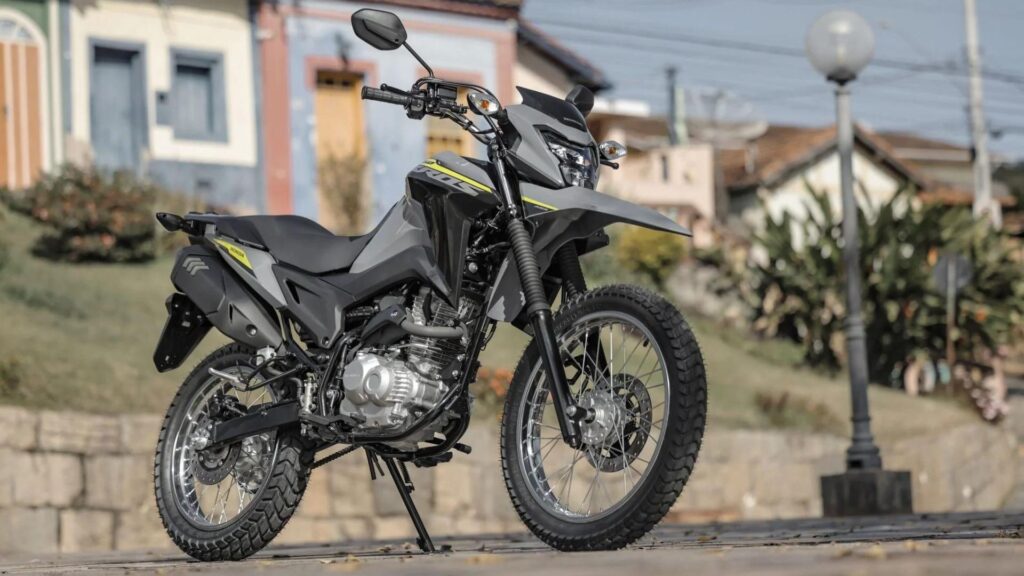 Dianteira da Honda NXR 160 Bros 2025.