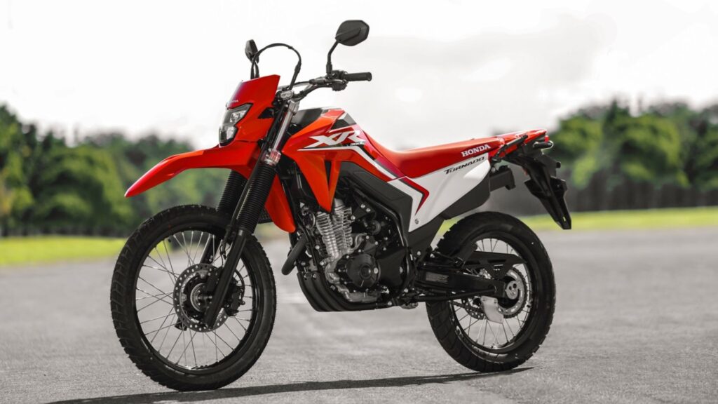 Lateral da Honda XR 300L Tornado 2025.
