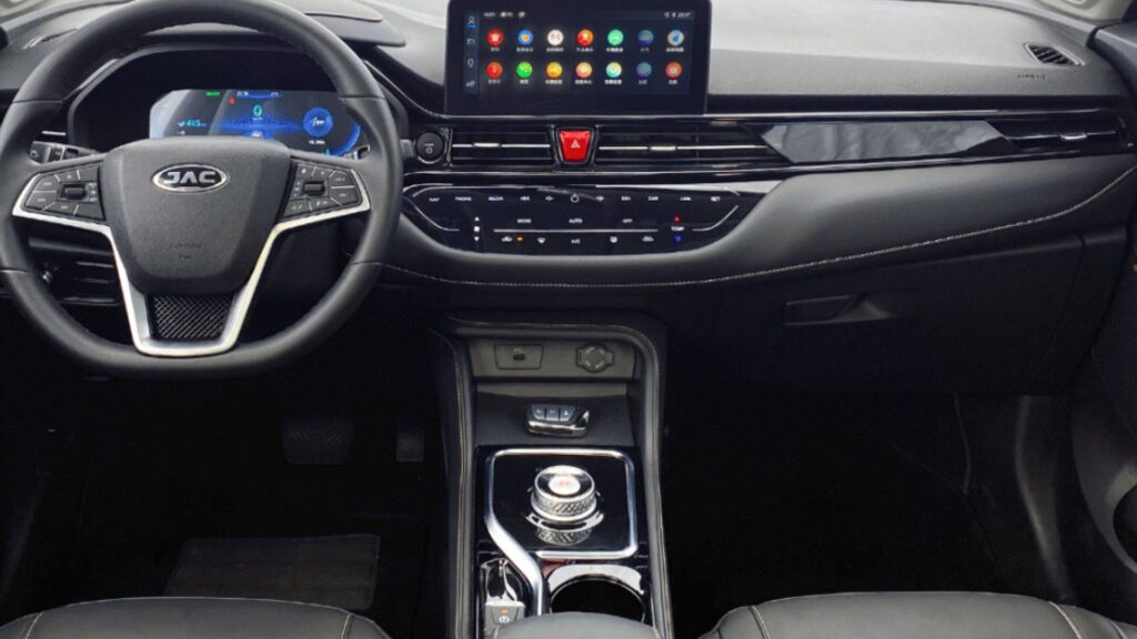 Interna do Jac E-JS4 2025.