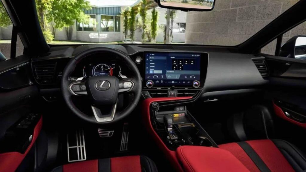 Interna do Lexus RX 2025.