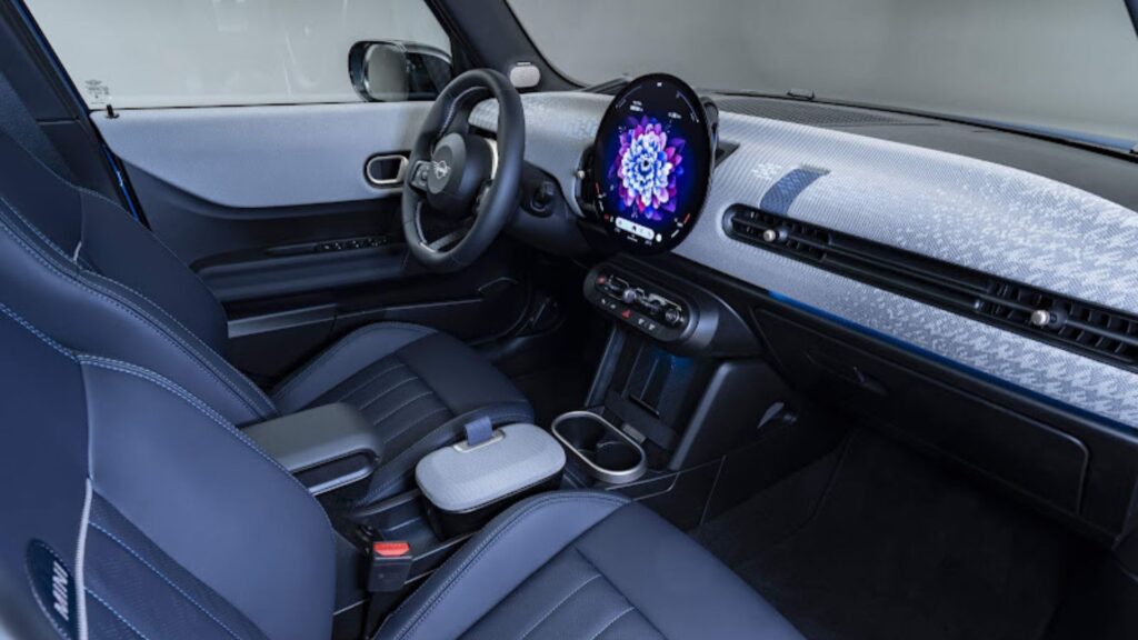 Interna do Mini Cooper S 2025.