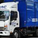 Dianteira do Jac E-JT12,5 2025 estacionado.