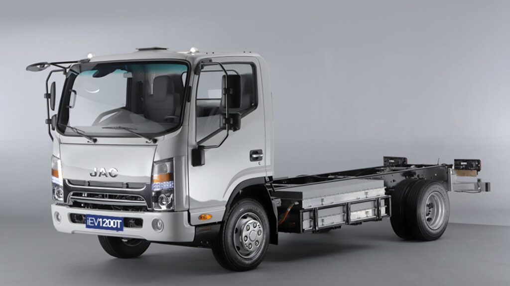 Jac E-JT9,5 2025 na diagonal.