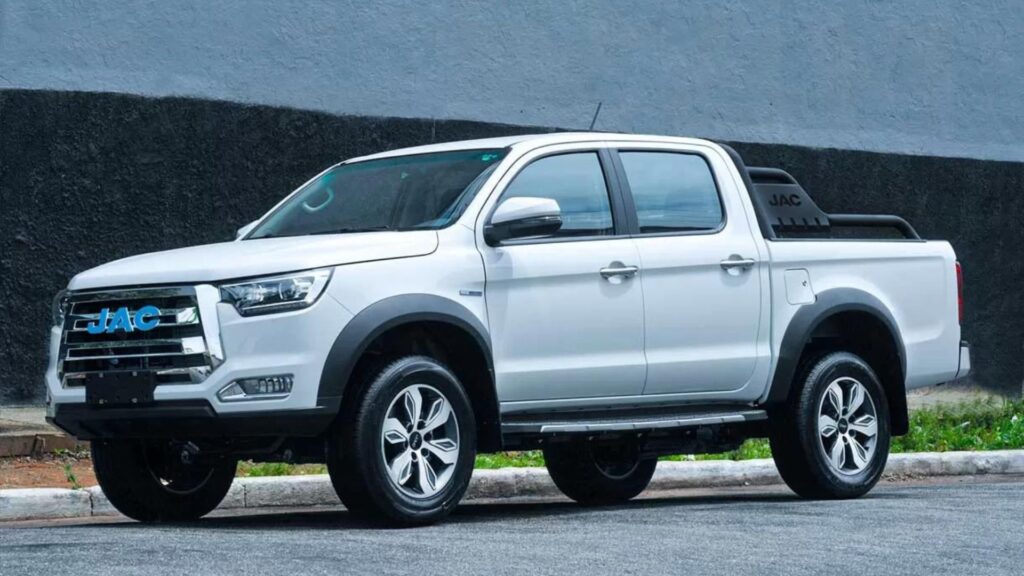 Jac iEV-330P 2025 na diagonal.