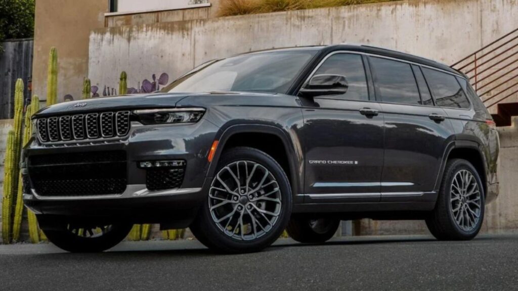 Jeep Grand Cherokee 2025 preto na diagonal.