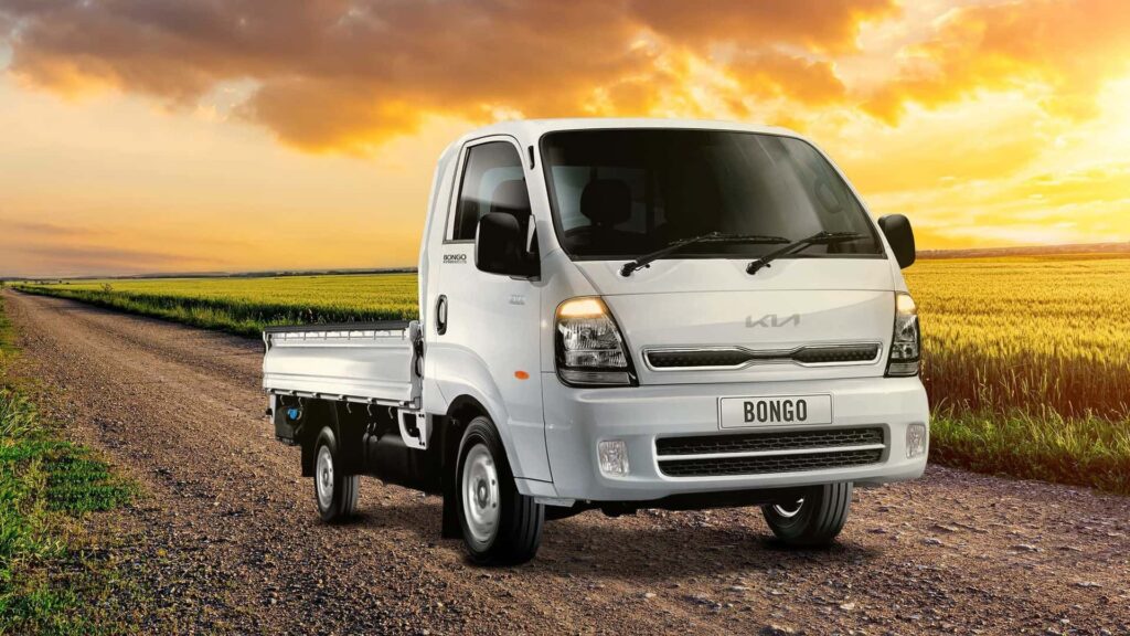 Kia Bongo 2025 na estrada de terra.