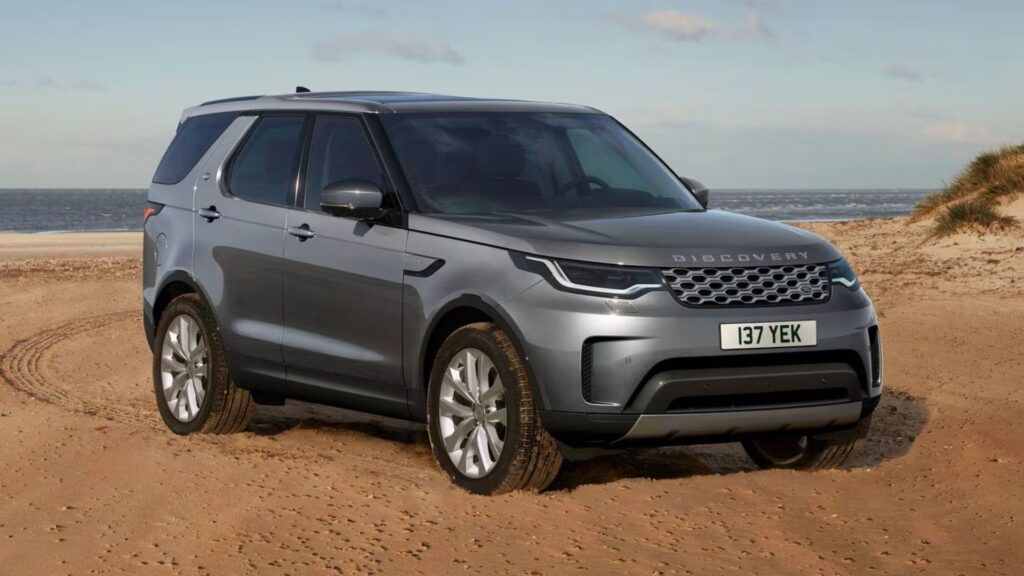 Land Rover Discovery 2025 na areia.