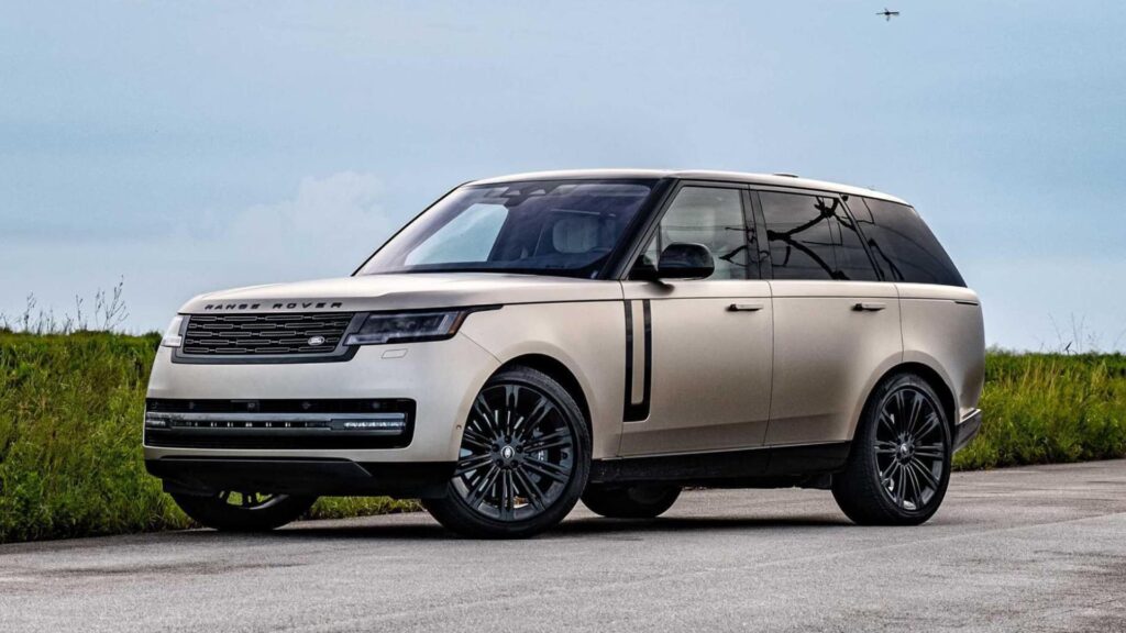Land Rover Range Rover 2025 branco na diagonal.