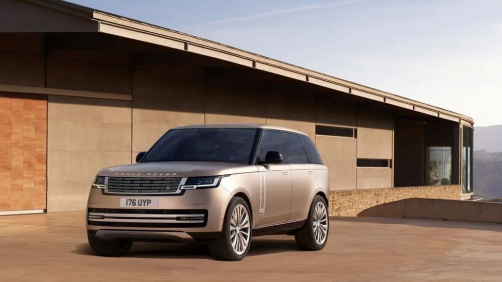 Land Rover Range Rover 2025 estacionado.