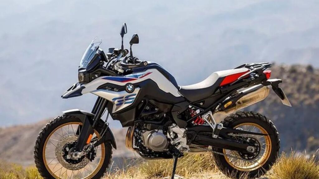 Lateral da BMW F 850 GS 2025.