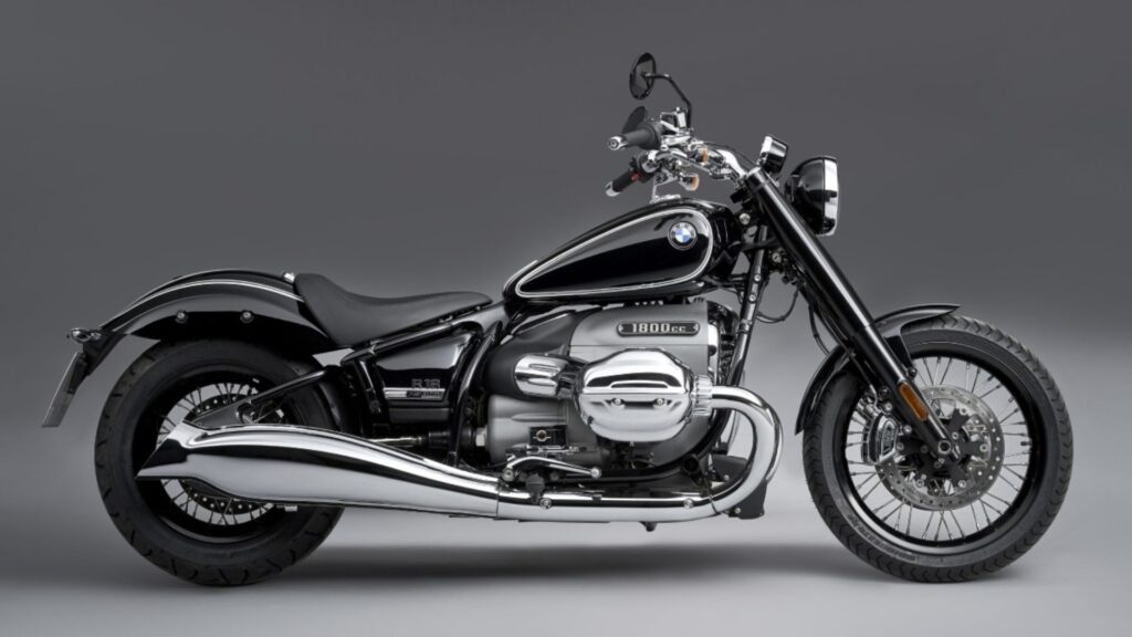 Lateral da BMW R 18 2025.