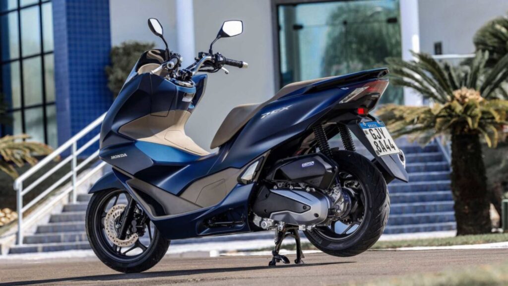 Traseira do Honda PCX 2025.