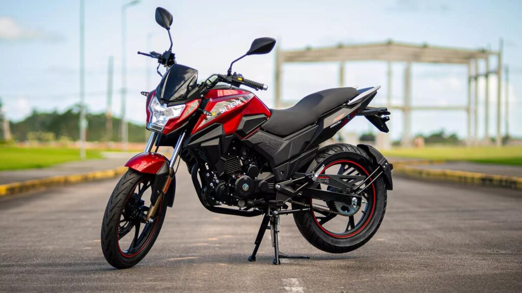 Dianteira da Shineray JEF 150s 2025 vermelha.