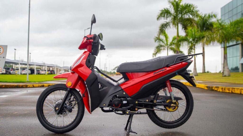 Lateral da Shineray PHOENIX 50 2025 vermelha.