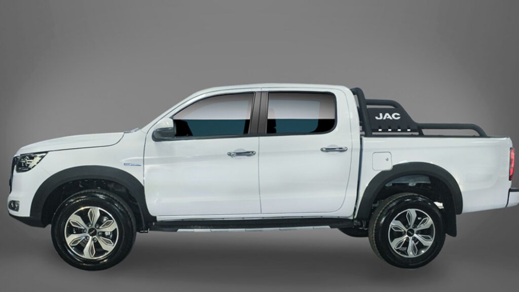 Lateral do Jac iEV-330P 2025.