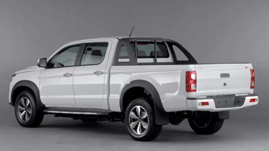 Traseira do Jac iEV-330P 2025.