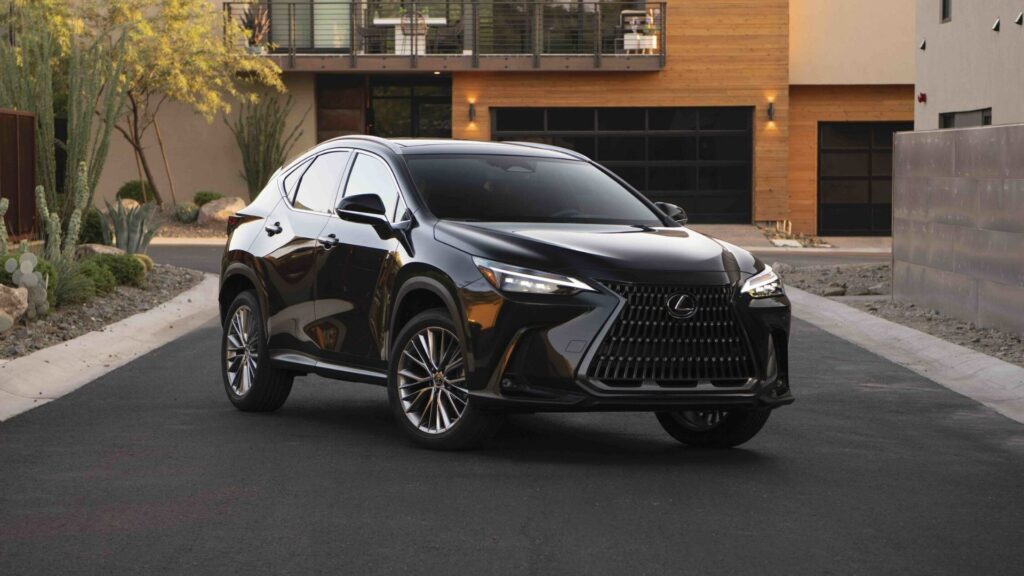 Lexus NX 2025 preto na diagonal.