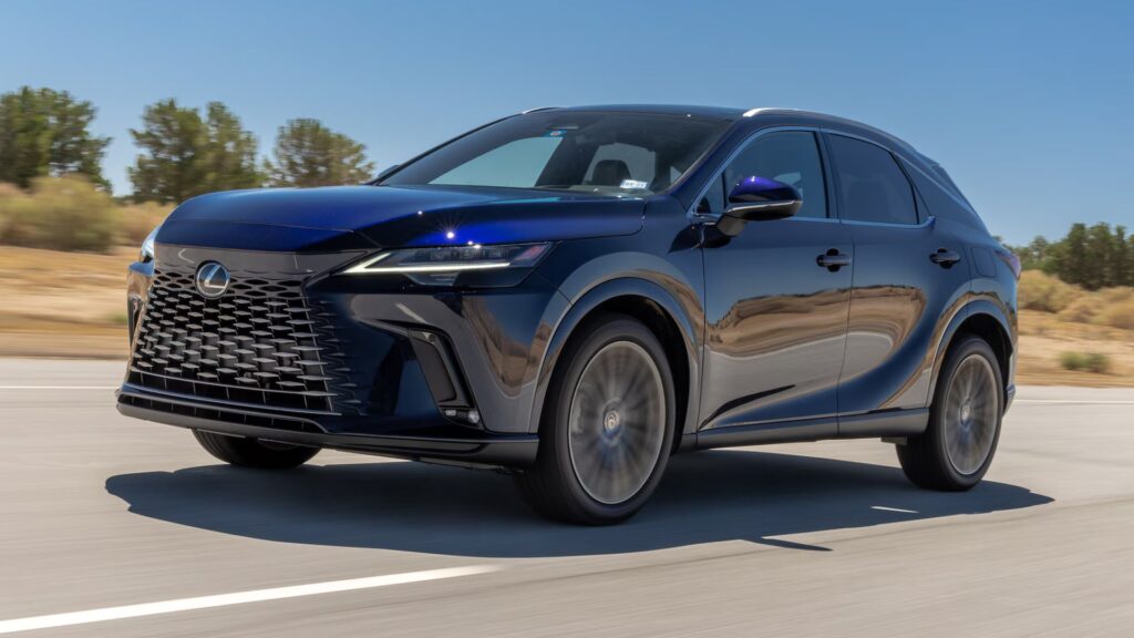 Lexus RX 2025 preto na estrada.