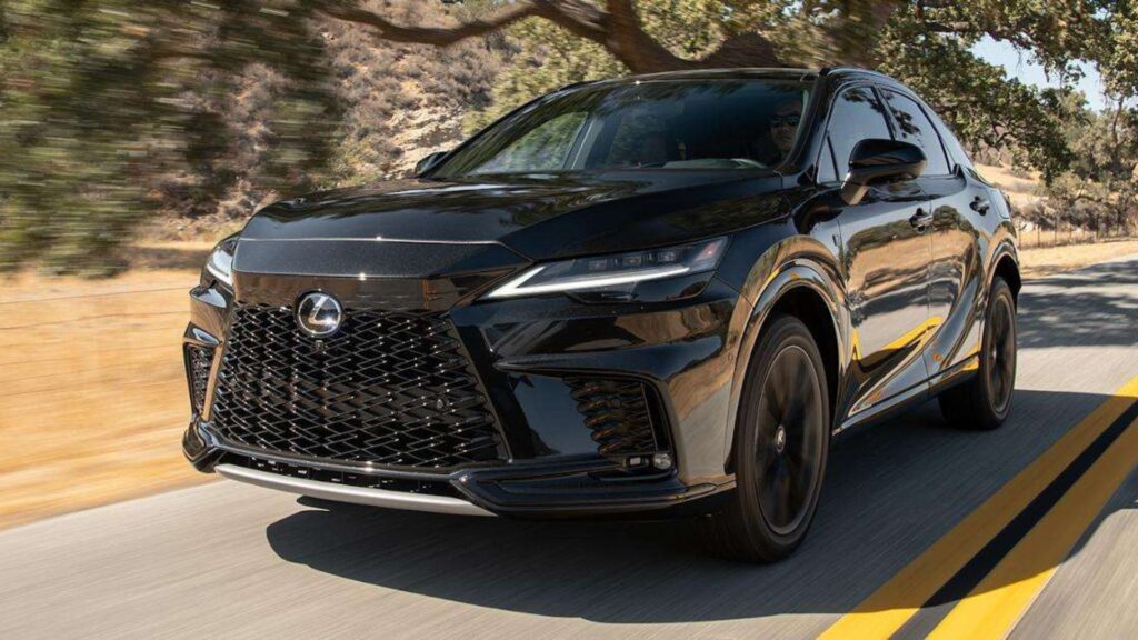 Lexus RX 2025 preto na estrada.