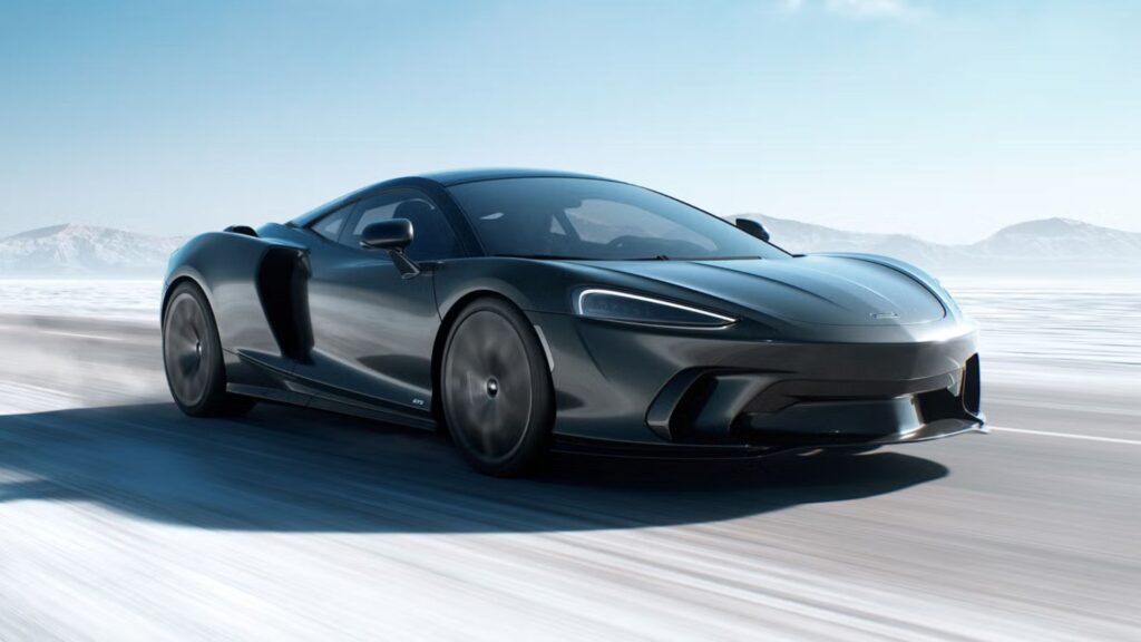 McLaren GTS 2025 em movimento.