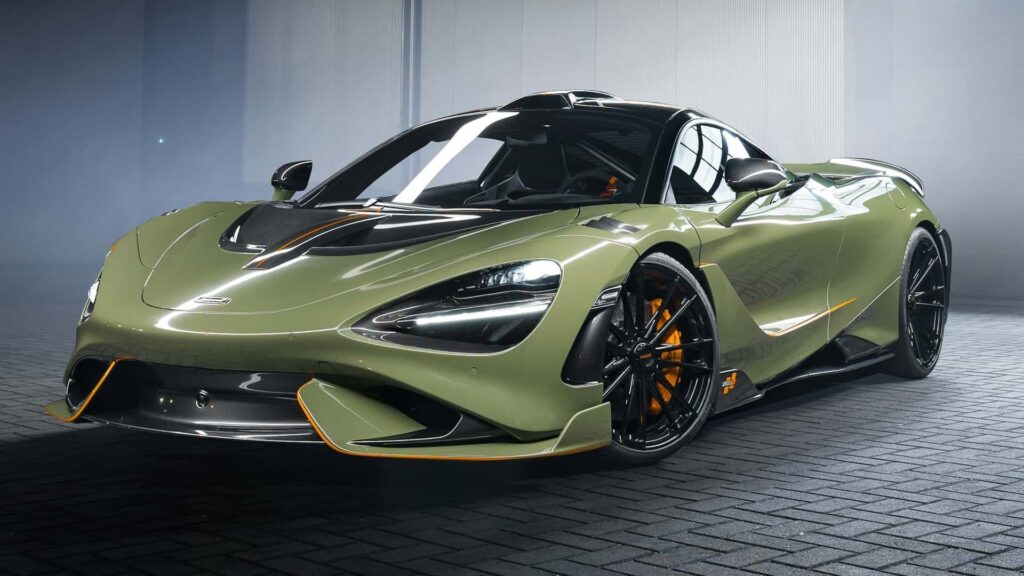 McLaren 765LT 2025 verde na diagonal.
